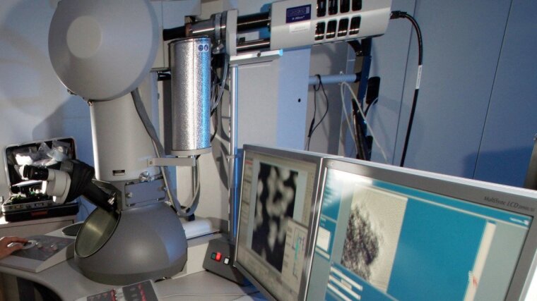 Analysen am Transmissionselektronenmikroskop